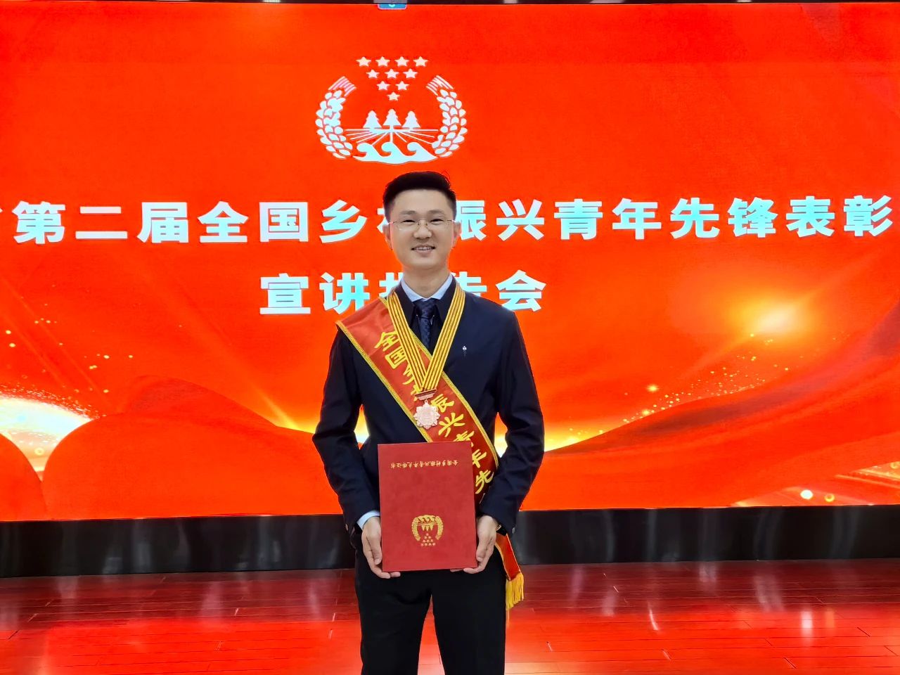尊龙时凯农发集团董事长翟传龙荣获全国乡村振兴青年先锋荣誉称号